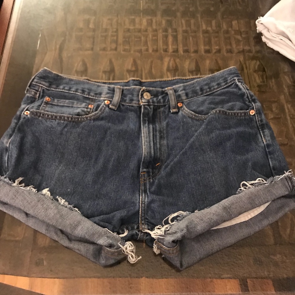 LEVI’S HIGH WAISTED DISTRESSED DENIM SHORTS